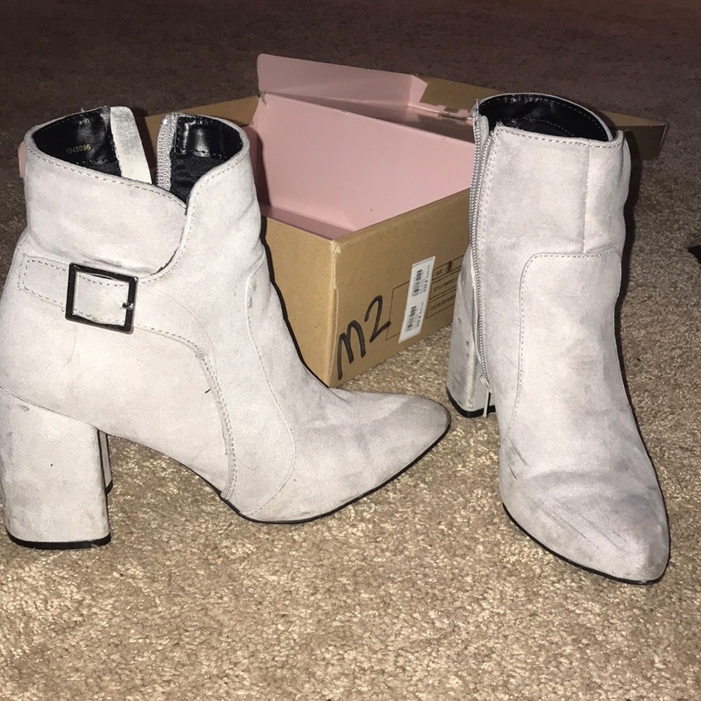 Light blue/grey bootie!